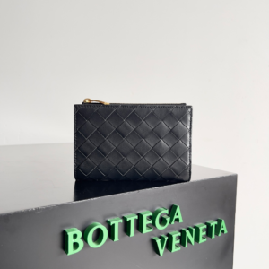 bottega veneta nappa intrecciato medium bi fold zip 8.webp
