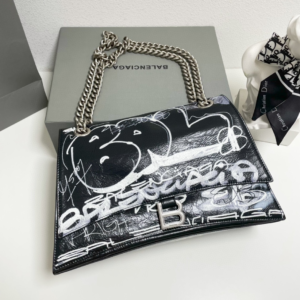 balenciaga balck crush leather shoulder bag 5.webp