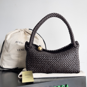 bottega veneta toasca in fondant bag 8.webp
