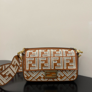fendi baguette cuoio romano leather beige bag 7.webp