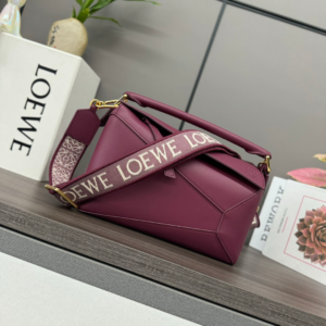 loewe small puzzle edge bag in raffia and calfskin 5.webp