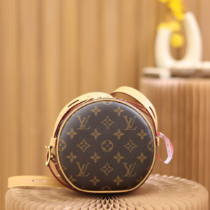 lv boite chapeau souple shoulder bag 4.webp
