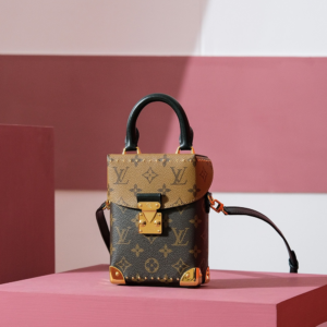 lv classic monogram camera bag 4.webp