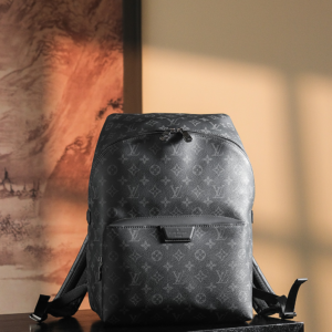 lv discovery monogram shadow backpack for men 4.webp