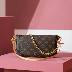 lv pochette accessoires monogram bag 4.webp