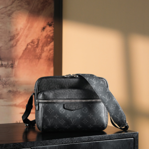 louis vuitton outdoor messenger monogram bag 4.webp