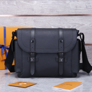 lv christopher messenger taurillon black bag