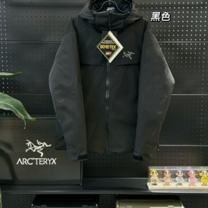 arcteryx men macai jacket in black with hood?